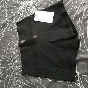 Athleta Salutation Stash Pocket 5", size medium